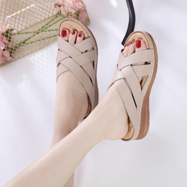 Amazon"s new leisure air cooler cross massage slope heel foreign trade fashion women"s sandals wholesale